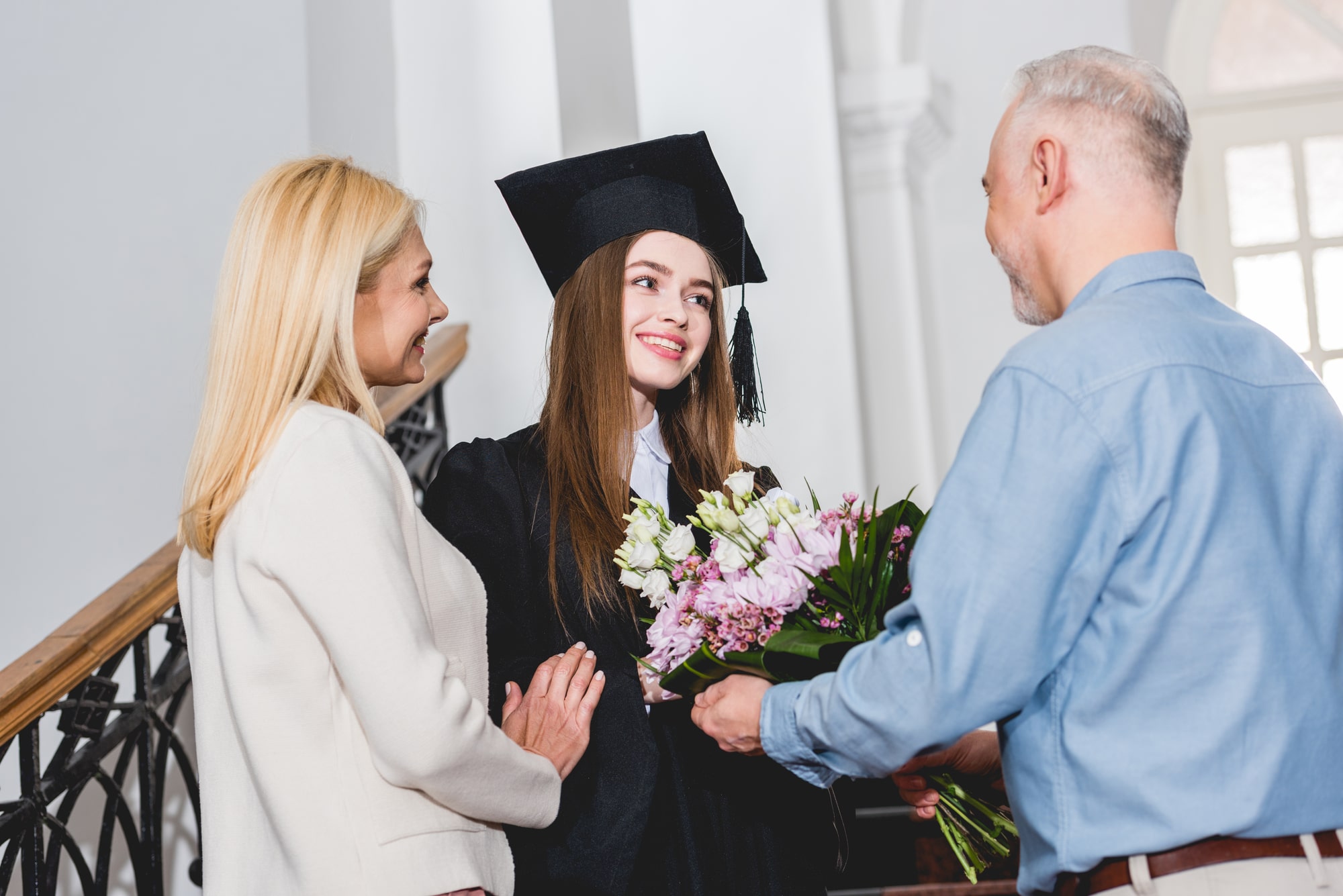 Flowers for Graduations: Celebrating Achievements with the Perfect Bouquets