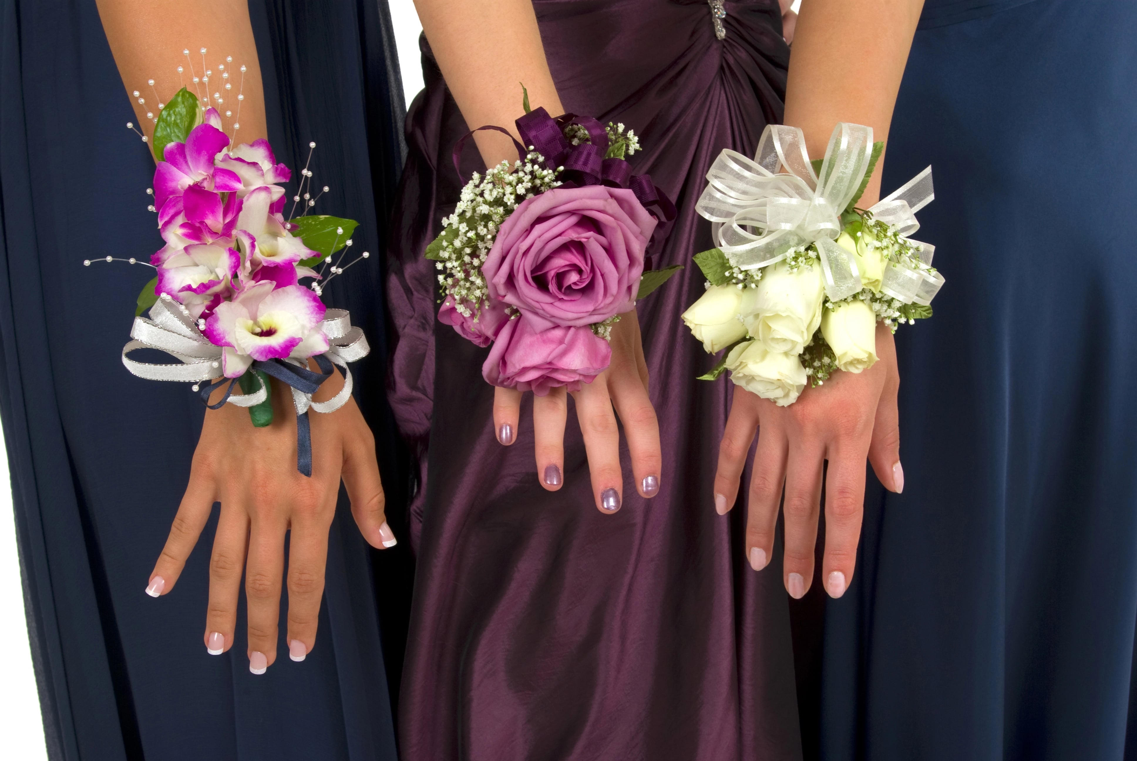 Choosing the Perfect Corsage and Boutonnière for Your Prom Night